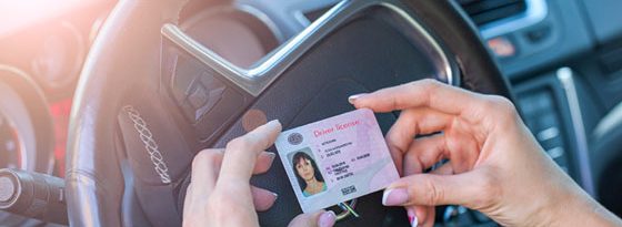 رخصة القيادة وبطاقة الهوية الوطنية
